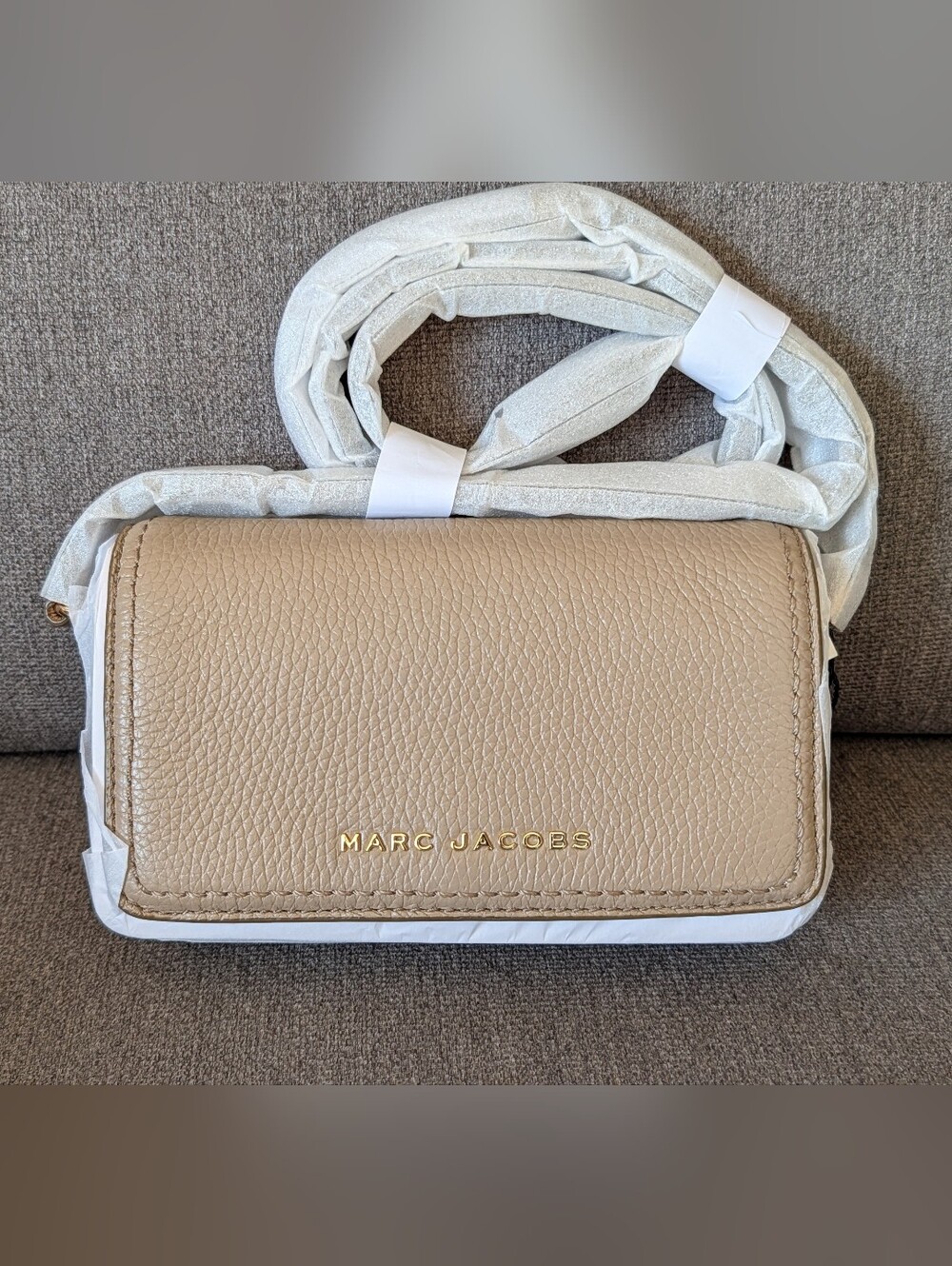 MARC JACOBS Beige Pebbled Leather Crossbody